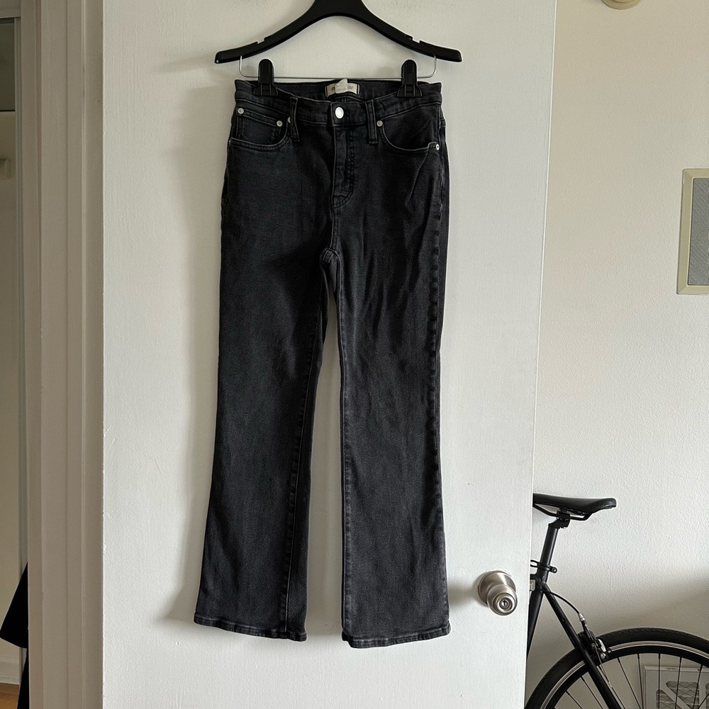 Madewell Washed Black Mid-Rise Kick Out Jeans size 26 EUC - Picture 1 of 6